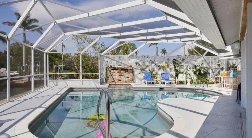 Waterfront home near beaches Multi month welcomed - inquire - Image 1