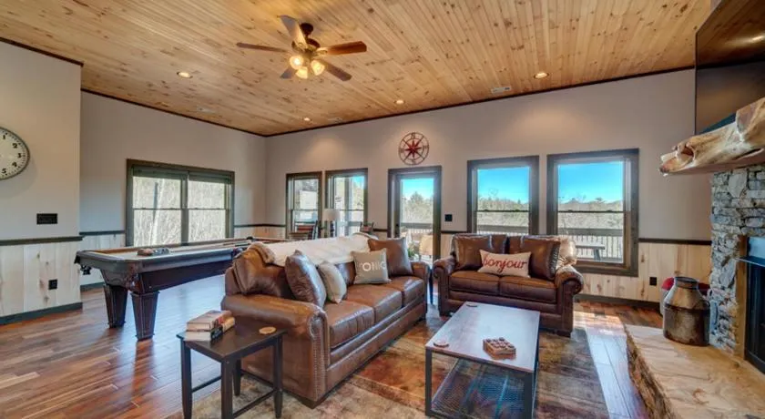 Bear Claw Cabin- Three Fireplaces | New decor | Hike to Waterfalls - Image 1