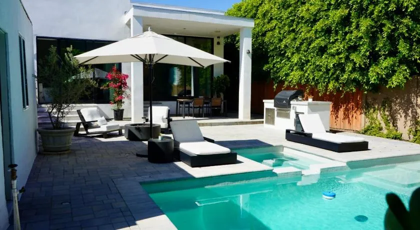 The Hollywood House - Image 1