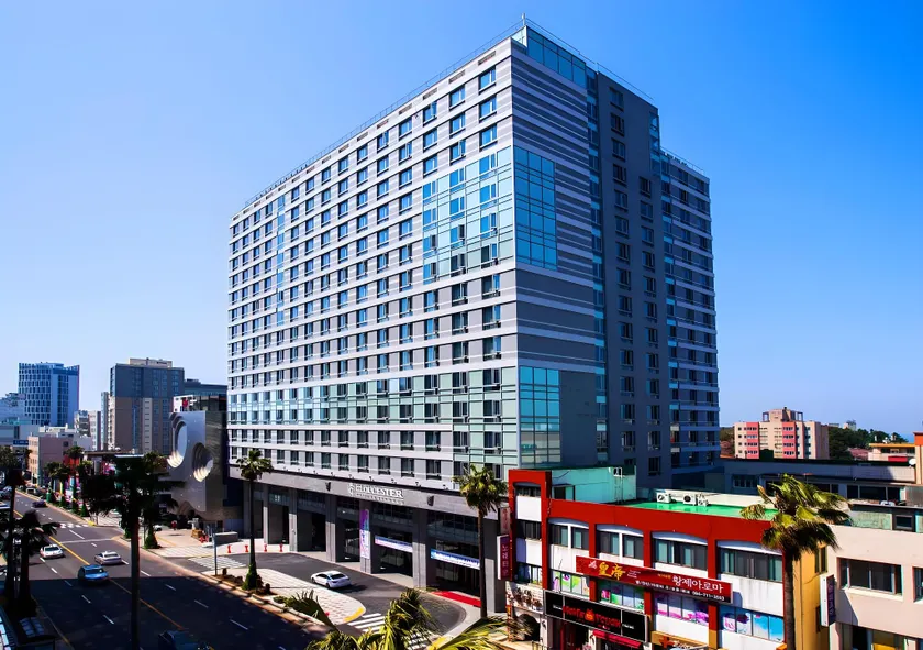 J-Grand Hotel - Image 1