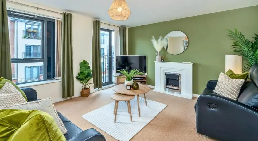 Entire home in Hanley United Kingdom - Image 1