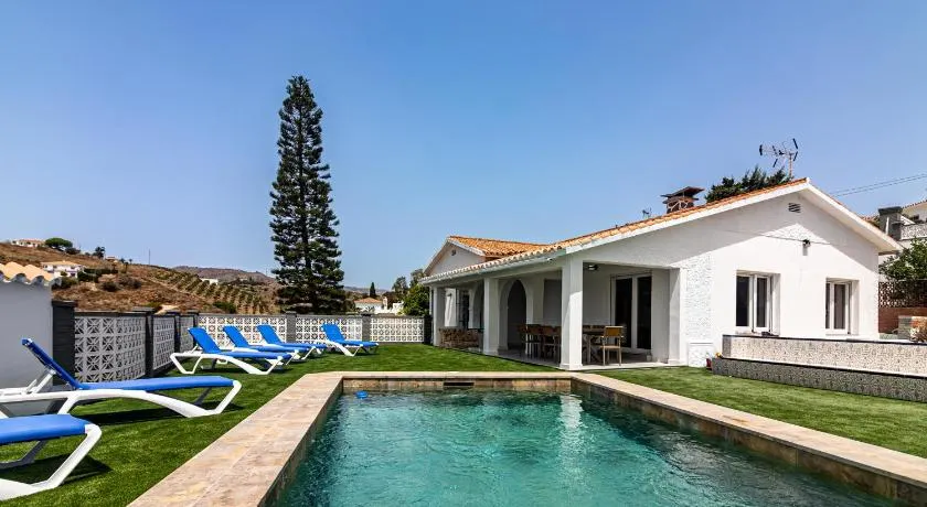 Villa Benajarafe with pool and parking - Image 1