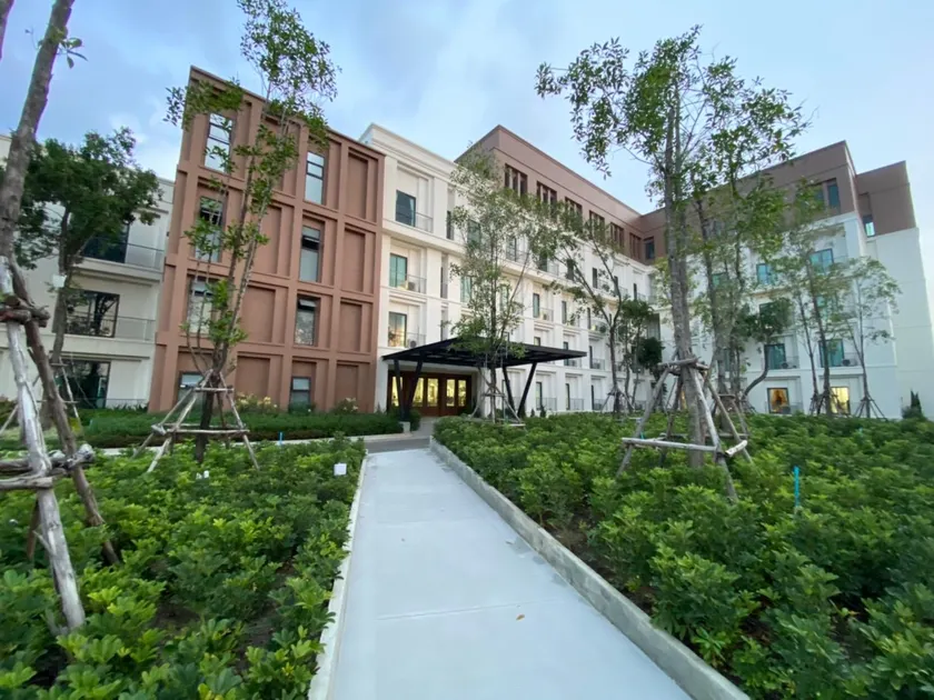 Suphorn Grand Hotel - Image 1