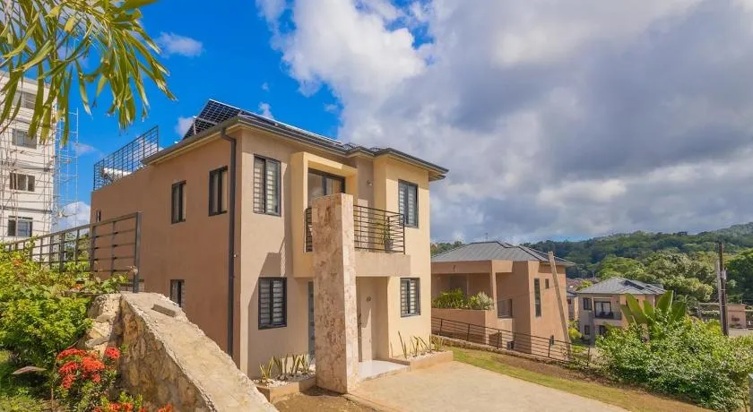 Modern, Spacious, 3BR Hill View Retreat, Central, 24hr Security, Satellite wifi and Solar - Image 1