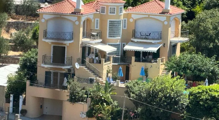 Villa Tzitzifies - Image 1