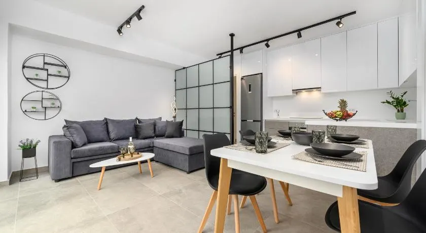 Aetherius Executive Suite 5 Min to BEACH - Image 1