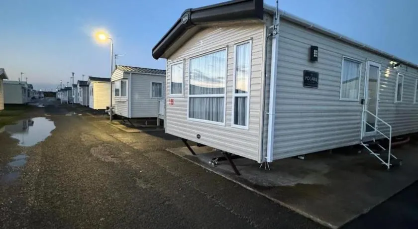 3 bedroom Lyons Oakfield Towyn pets welcome - Image 1