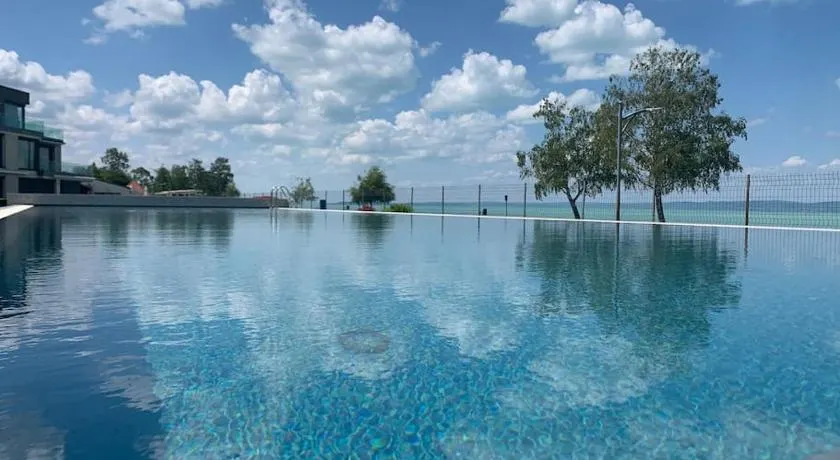 Golden Beach Luxury Apartman - Image 1