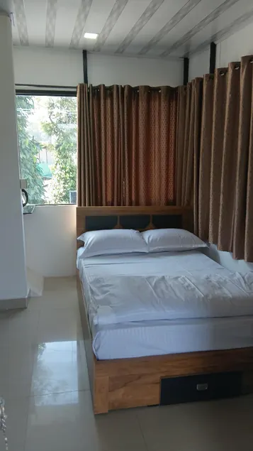 Sleek Haven - Image 1