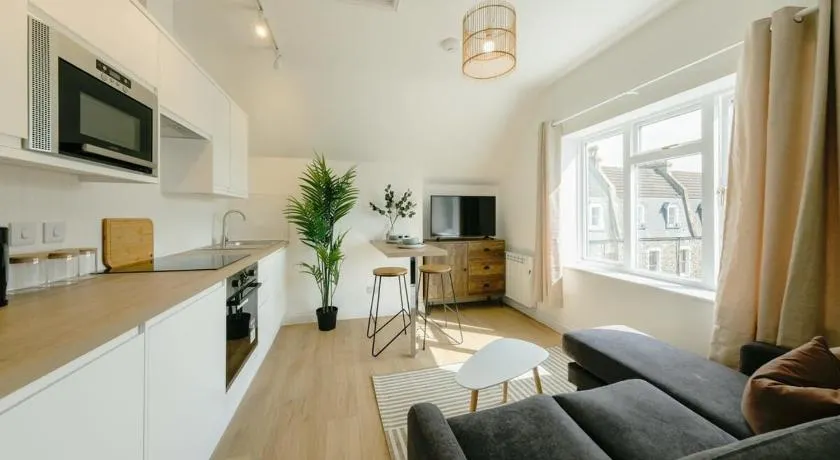 Grange Rd Flat 5 one bedroom - Image 1