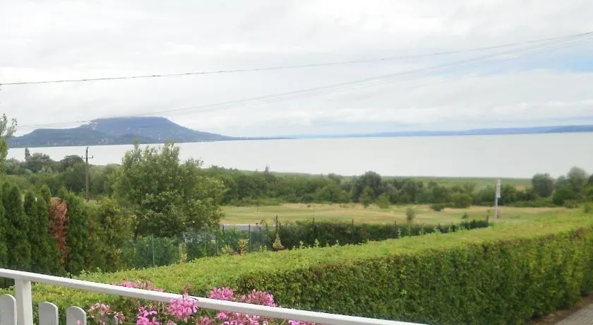 Holdfény Apartman - Image 1
