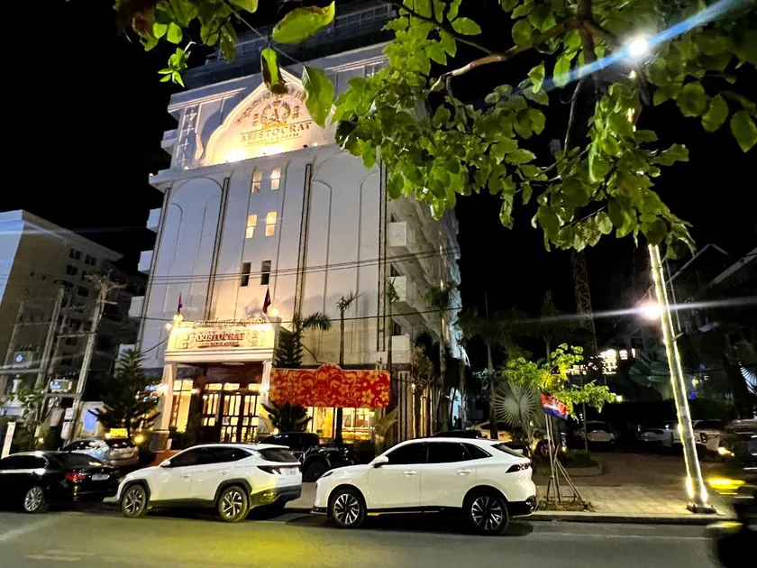 Aristocrat Residence & Hotel - Image 1