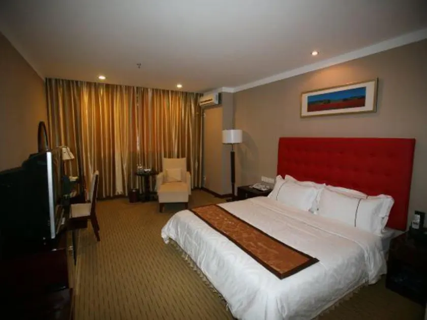 Traffic Hotel - Image 1
