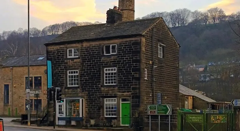 Hebden Bridge - House - Sleeps 8 - Pet Friendly - Image 1