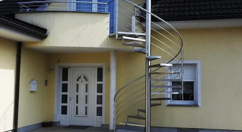 Natasha's Garden House - Image 1
