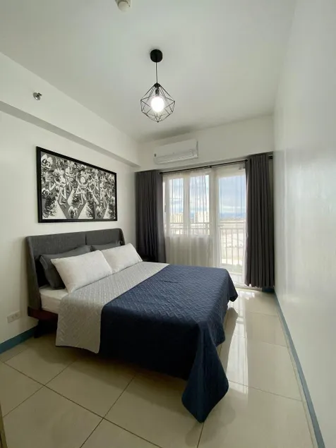 Cozy 2BR Stay Near SM Southmall - Image 1