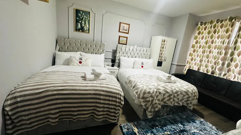 Heathrow roomzzzz BnB - Image 1