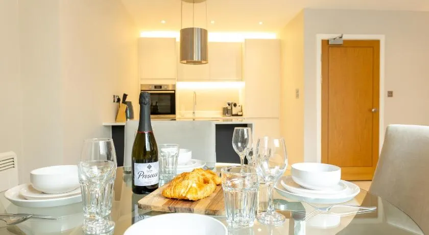 Superior Apartment In Cardiff City Centre - Image 1