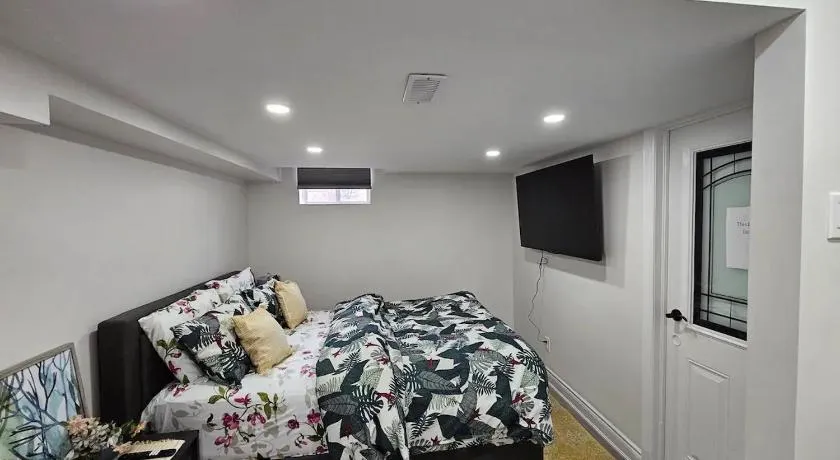 One Bedroom Apartment - Image 1