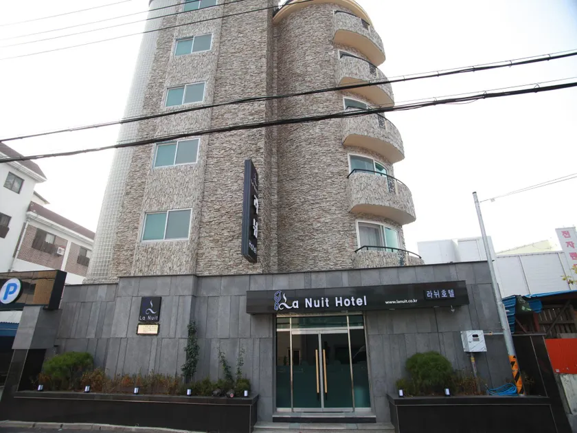 Goodstay Lanuit Hotel - Image 1