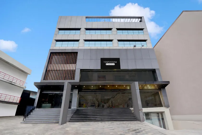 Townhouse Daba Garden Road - Image 1