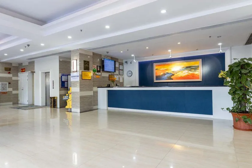Haiyi Holiday Hotel - Image 1