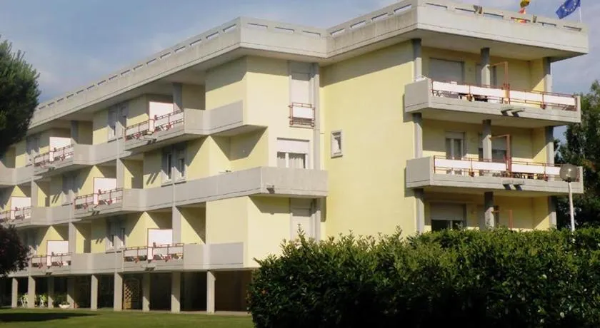 ISA-Residence with swimming pool in Luni Mare, apartments with air conditioning and private outdoor area - Image 1
