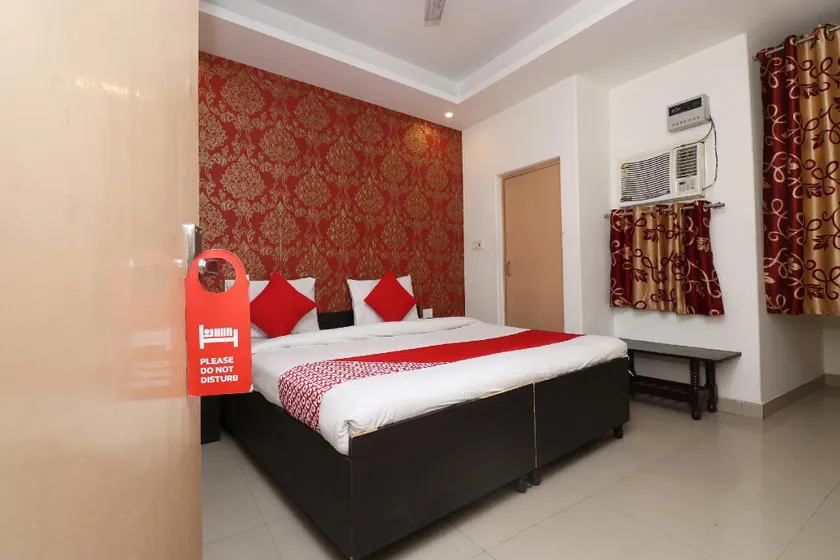 Hotel Diamond Blue - Image 1