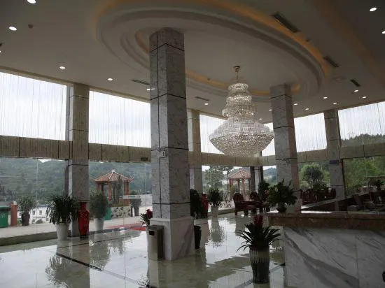 Junlong Holiday Hotel - Image 1