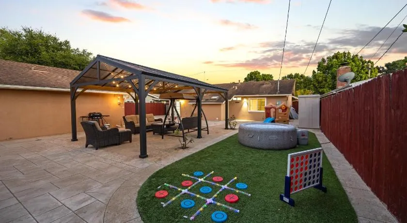 Coastal Home Near UCSB & Airport, Hot Tub, King Beds, Fast Wifi, Sleeps 6 - Image 1