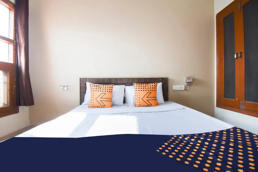 SPOT ON 66079 Noor Guest House - Image 1