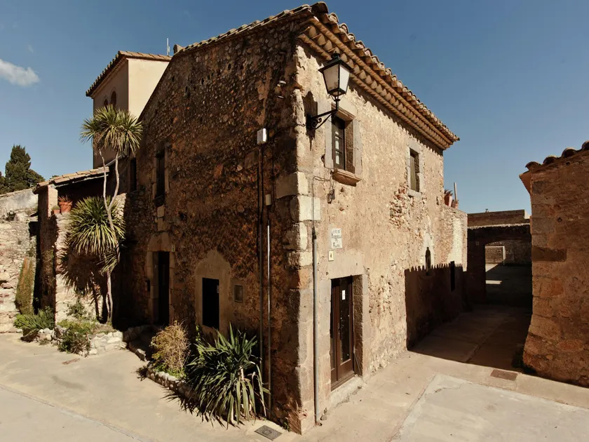 Apartment in Girona near the Beach - Image 1