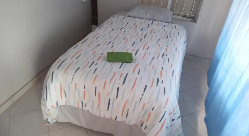 Las Palmas Day & Night Guest House - Image 1