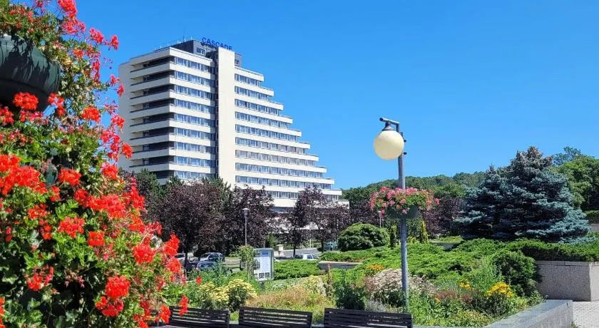 Hotel Cascade - Image 1