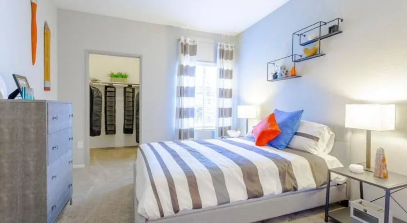 New! Stylish and peaceful Apt in Henderson - Image 1