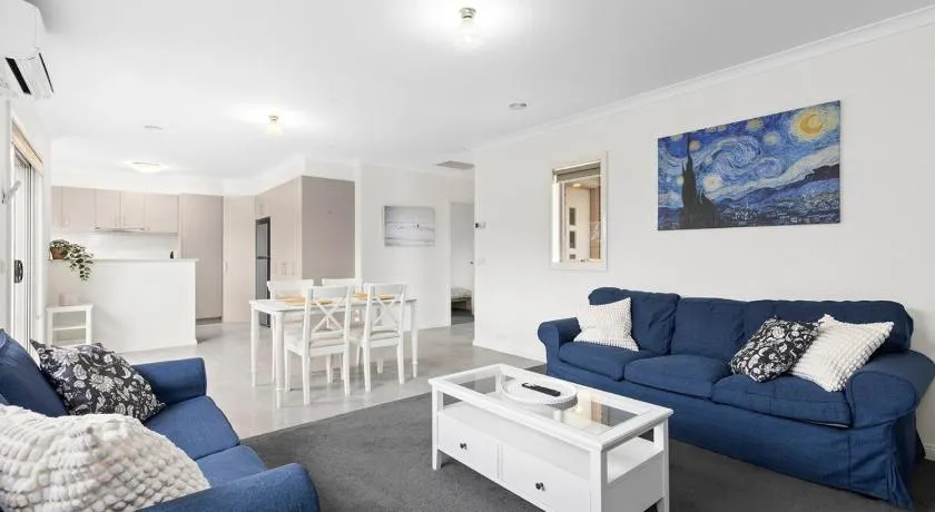 Stylish Newly Renovated Unit 7 Min From CBD - Image 1