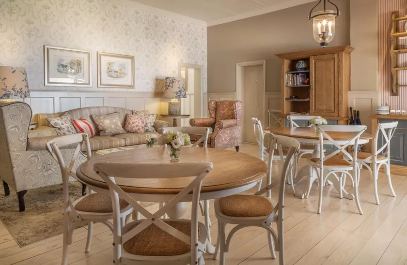 Avenues Guest House - Image 1