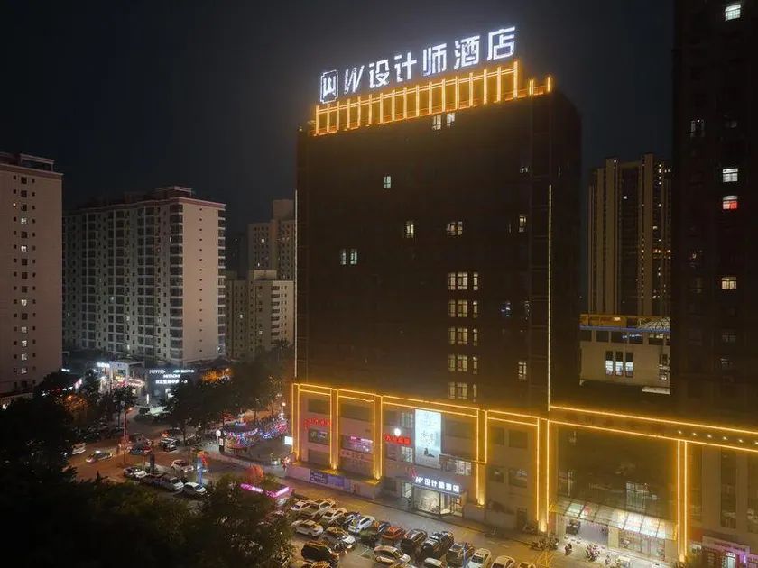 W Designer Hotel - Image 1