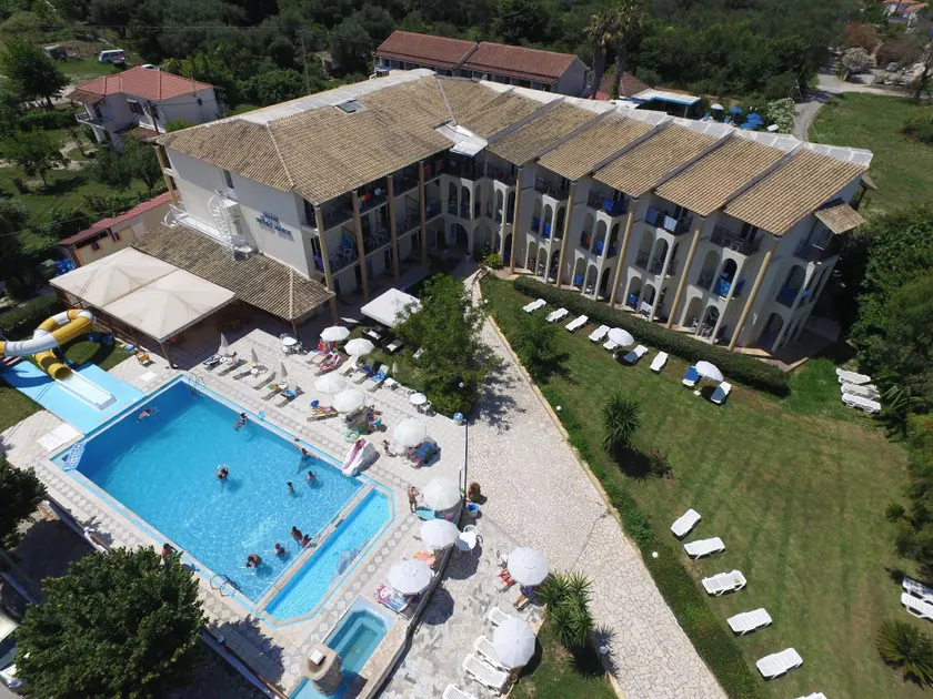 Silver Beach Hotel and Annexe Apartments - Image 1