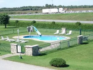 Hotel Econo Lodge - Image 1
