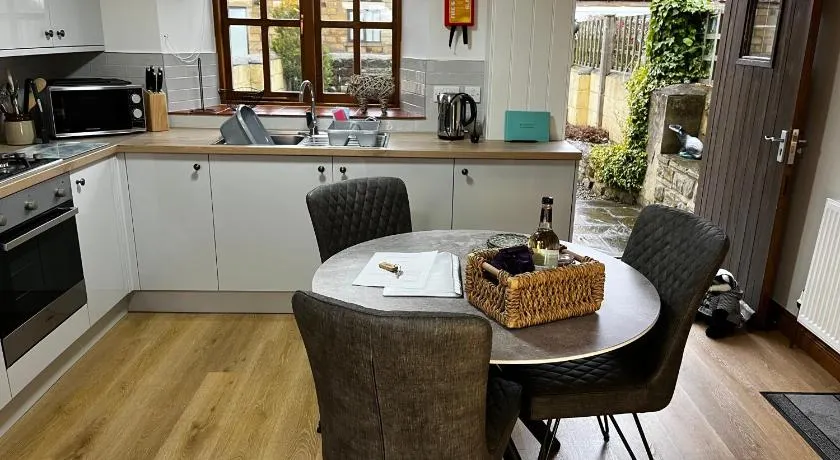 Badger Cottage - Image 1