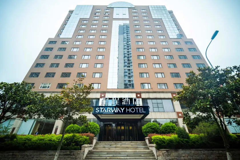 Starway Hotel Qingdao May Fourth Square Olympic Sailing - Image 1