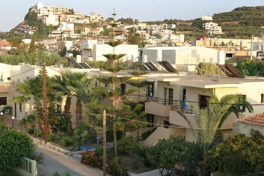 LOLAS APARTMENT - Image 1