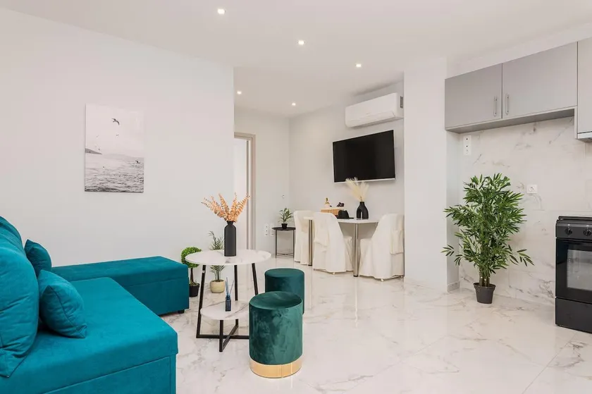 Dioni, Central Luxury Apartment - Image 1