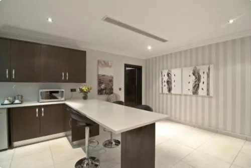 L'eola Suites and Apartments - Image 1