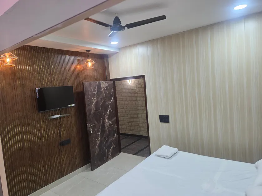 Hotel Six Keys - Image 1