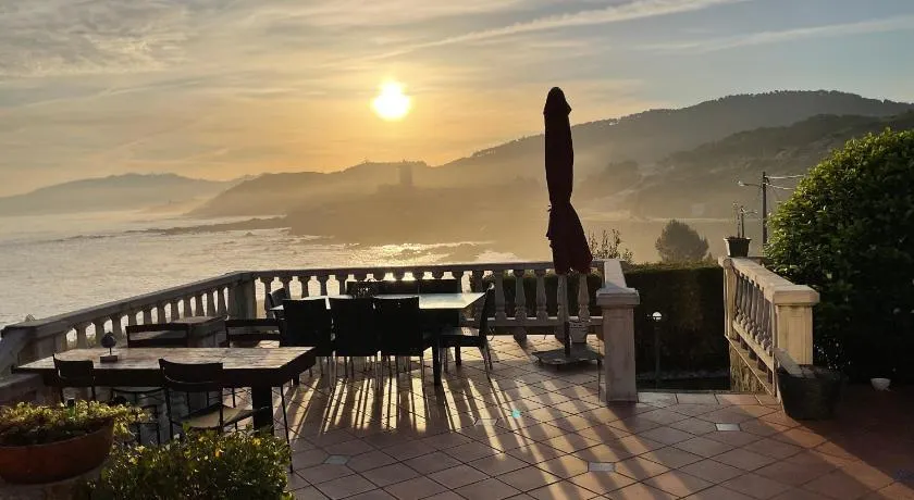 Amanecer en o mar, casa en Baiona con piscina - Image 1