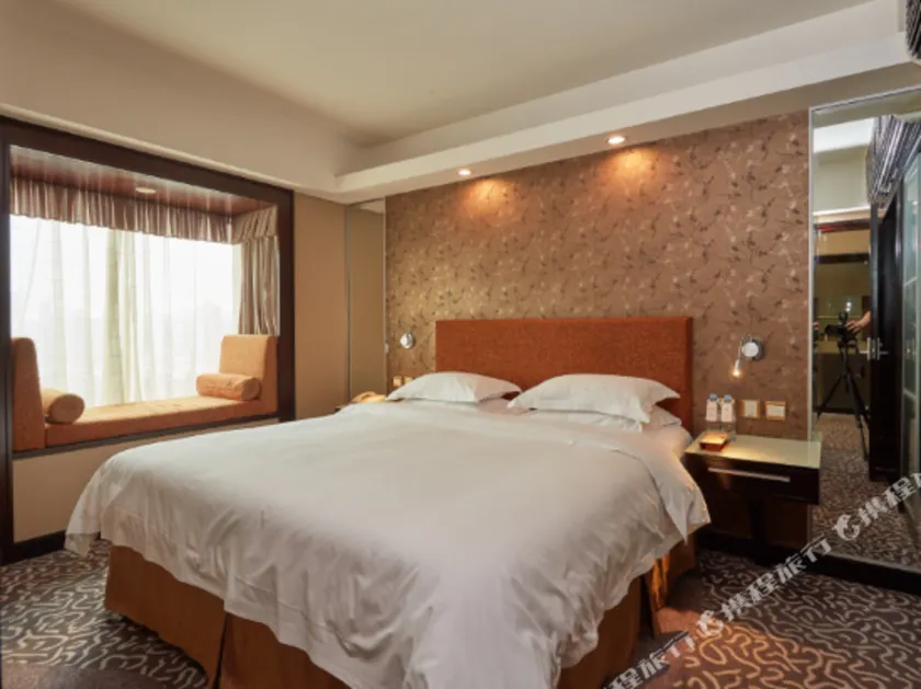 Times Superior Business Apartment (Shenzhen Danfeng Bailu) - Image 1