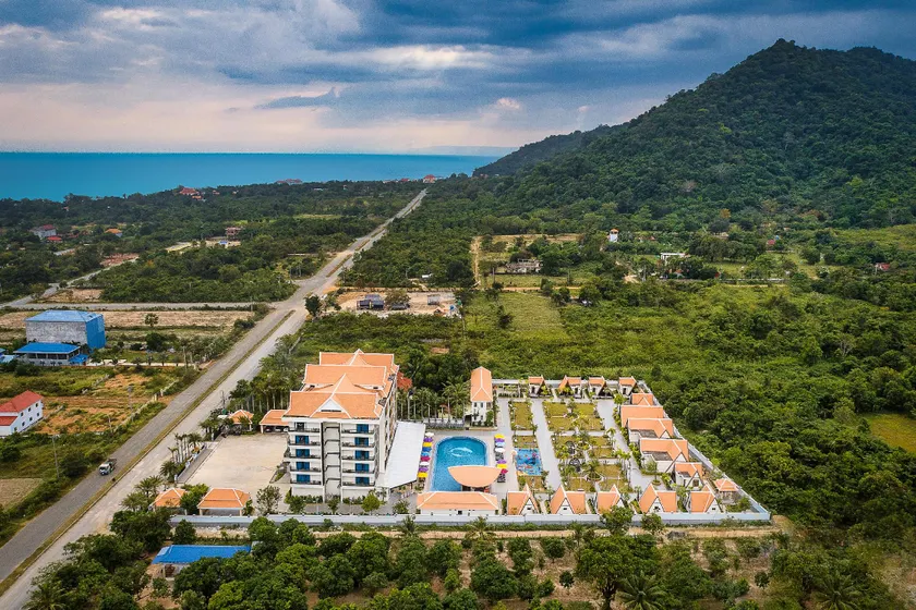 Vakara Hotel Kep - Image 1