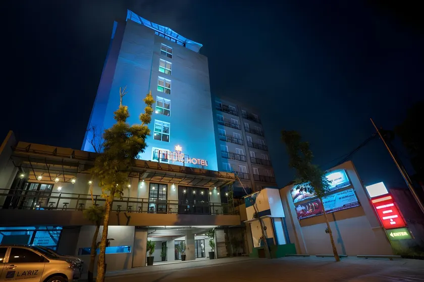 Maple Hotel Grogol - Image 1